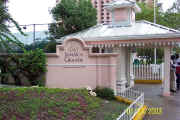 Resort_Entrance.jpg (80911 bytes)